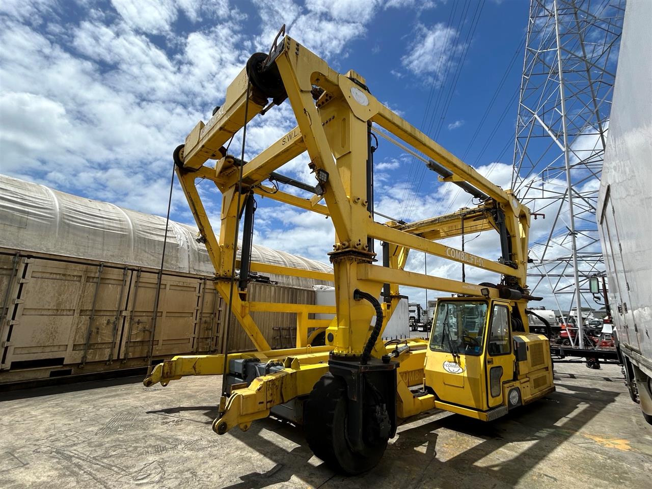 2014 Combilift SC3T - (COMBI 1) Straddle Carrier 