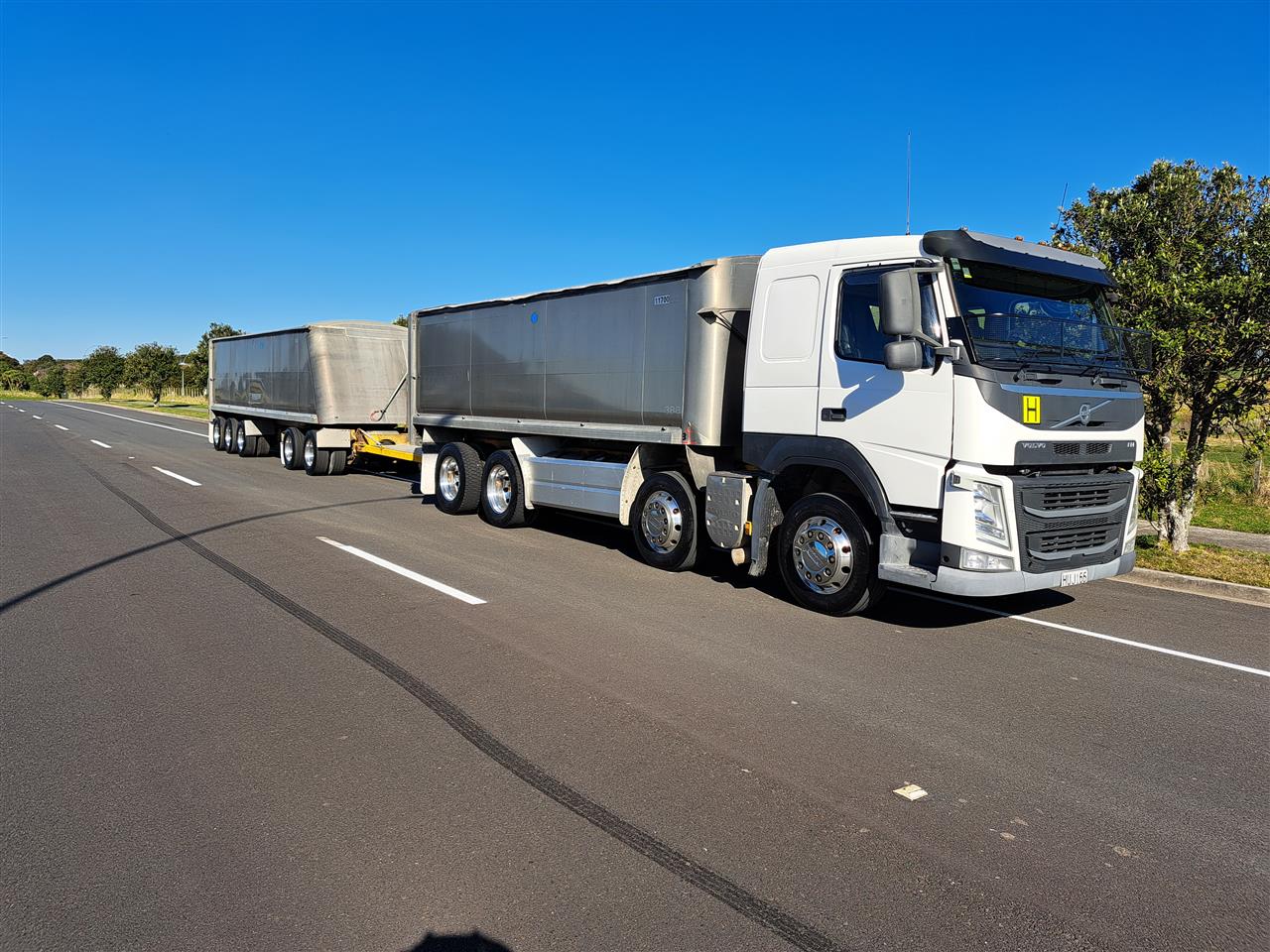 2014 Volvo FM - 8x4 Alloy Tipper with Bulk Trailer 3G712