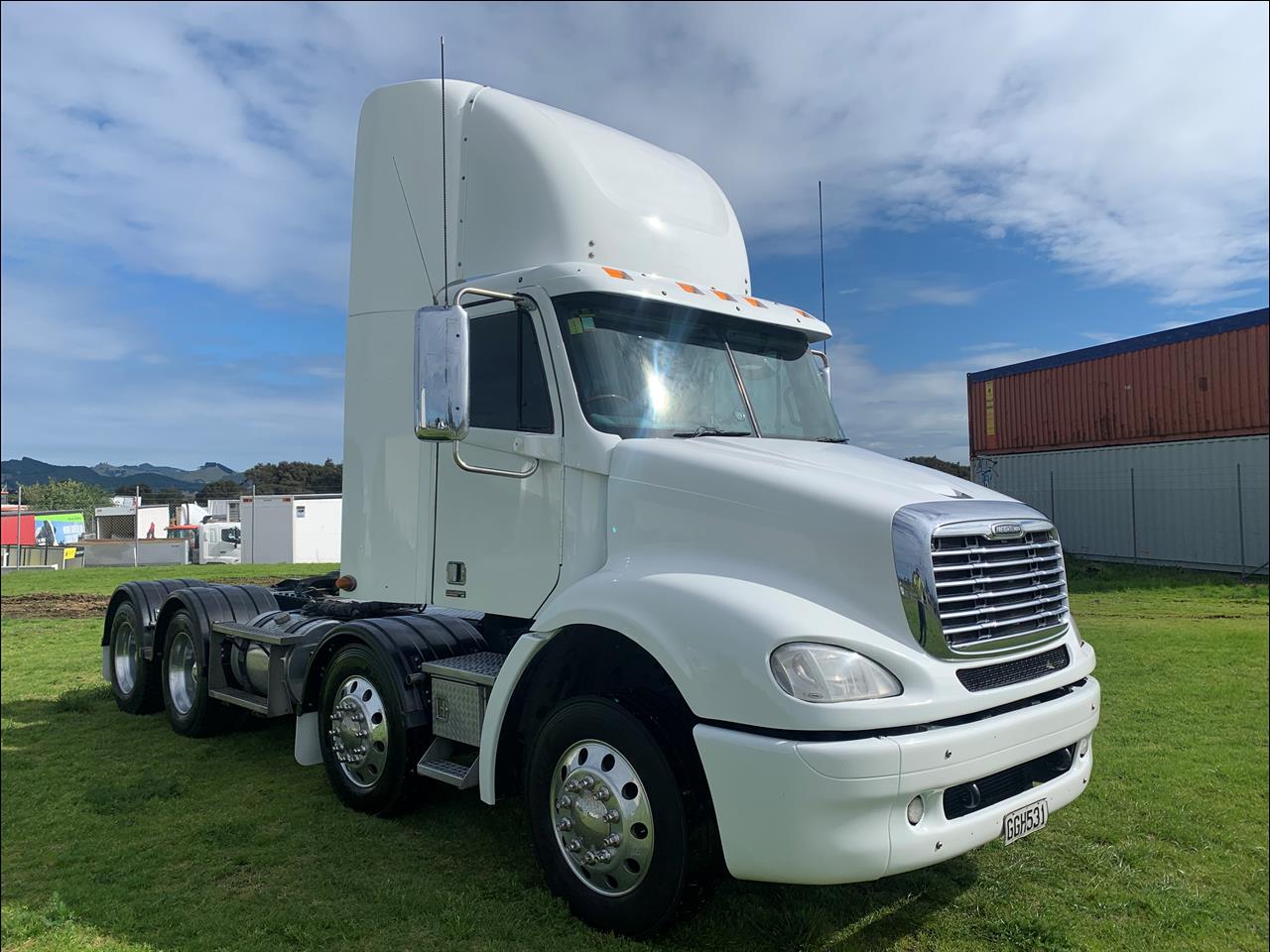2012 Freightliner Columbia - 8x4 Hydraulic Tractor Unit