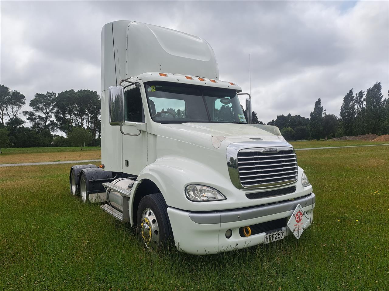 2014 Freightliner Columbia - 6x4 Low Height Tractor Unit