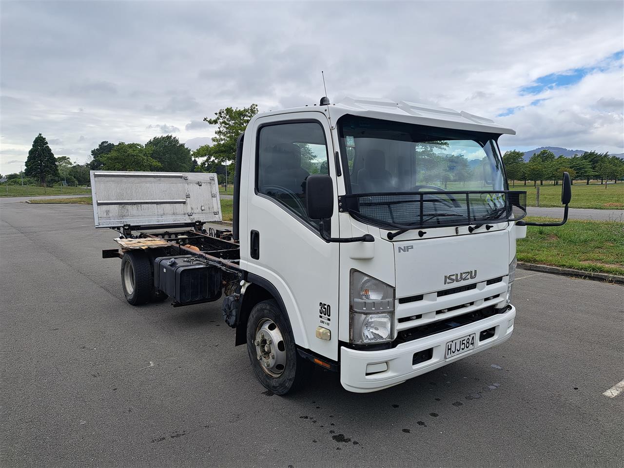 2014 Isuzu N SERIES - 4x2 Cab Chassis and Tail Lift