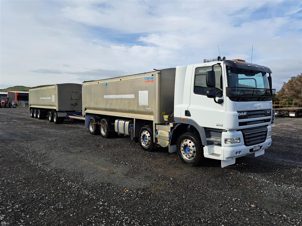2014 DAF CF - 8x4 Alloy Bulky with 5 Axle Trailer 598J8
