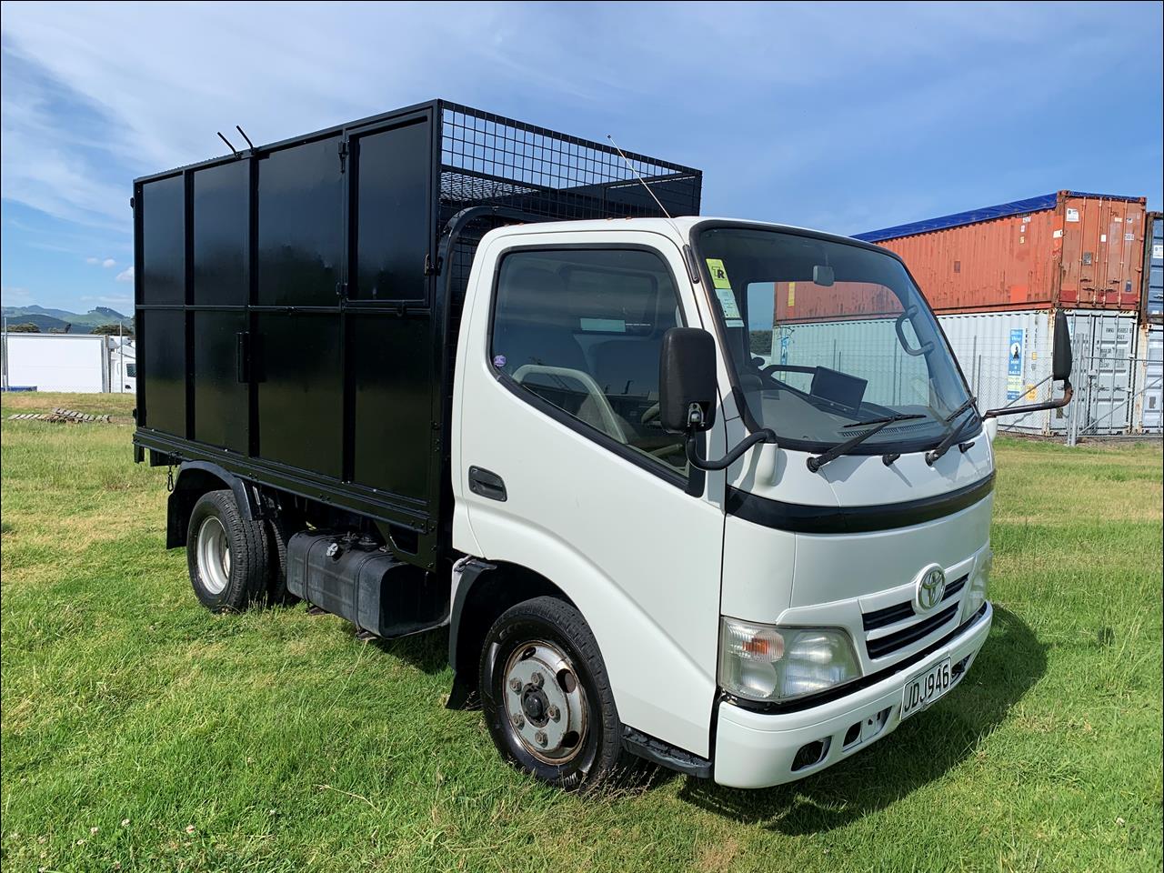 2009 Toyota DYNA - 4x2 Litter Cage 