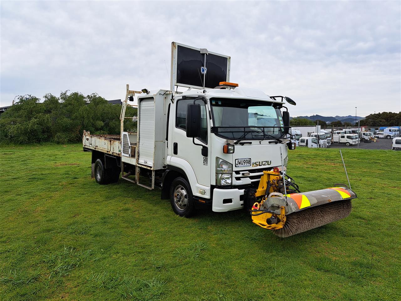 2016 Isuzu F SERIES - 4x2 Tipper Tool Box - Broom- 