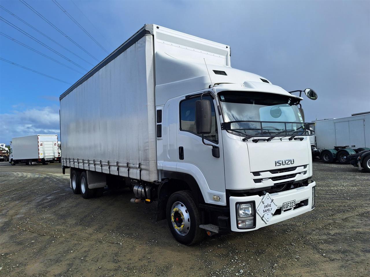 2016 Isuzu F SERIES - 6x4 Curtainsider - 16 Pallet