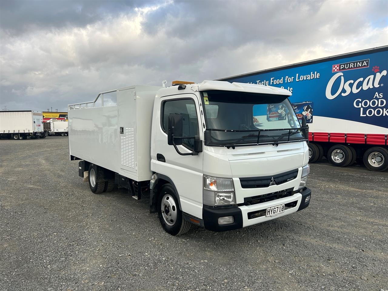 2015 FUSO Canter - 4x2 Tyre Service Truck