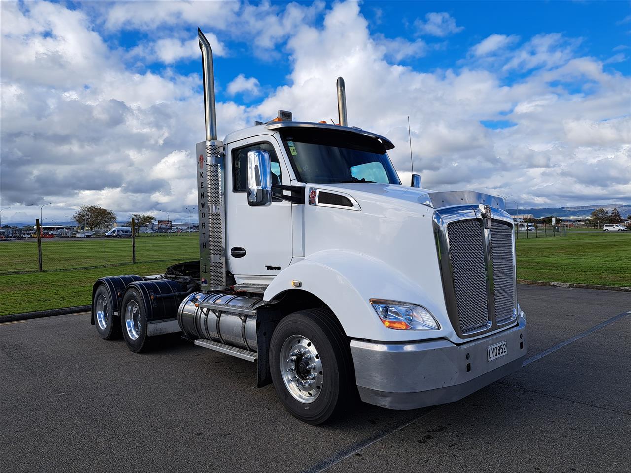 2019 Kenworth T - 6x4 Tractor Unit